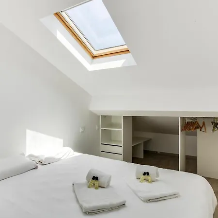Refurbish Two-bedrooms Flat