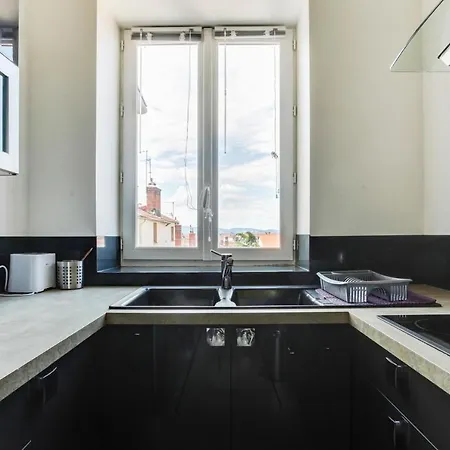 Apartment Refurbish Two-bedrooms Flat Lyon