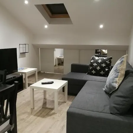 Refurbish Two-bedrooms Flat Apartment